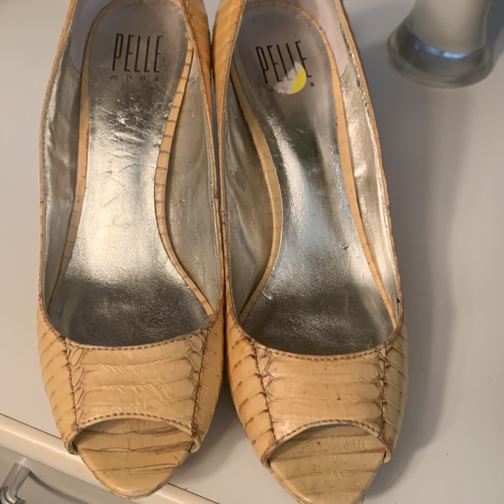 Pelle Moda Heels✨